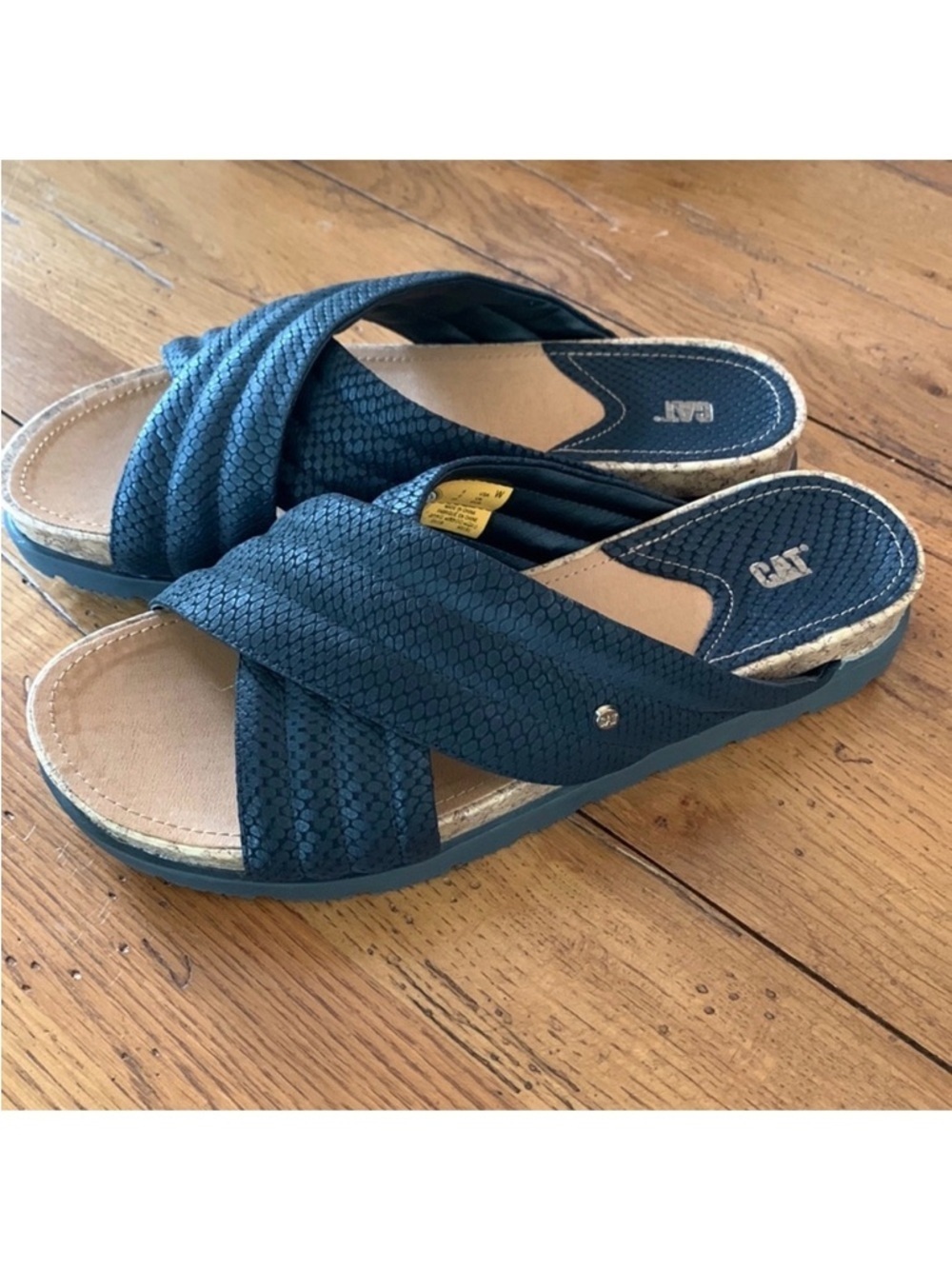 CAT Women’s Criss Cross Black Sandals Padded and Textured Slides Cork Size 8 W
